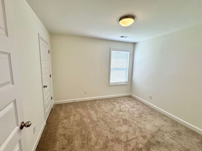 Building Photo - Move In Special! Conditions Apply. Now Lea...