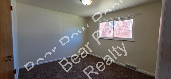 Building Photo - 1535 Hot Springs Ave