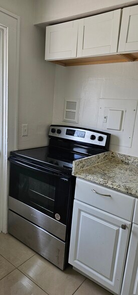 Building Photo - 319 Kenilworth Blvd