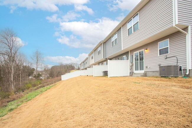 Building Photo - Beautiful Townhome in Antioch!