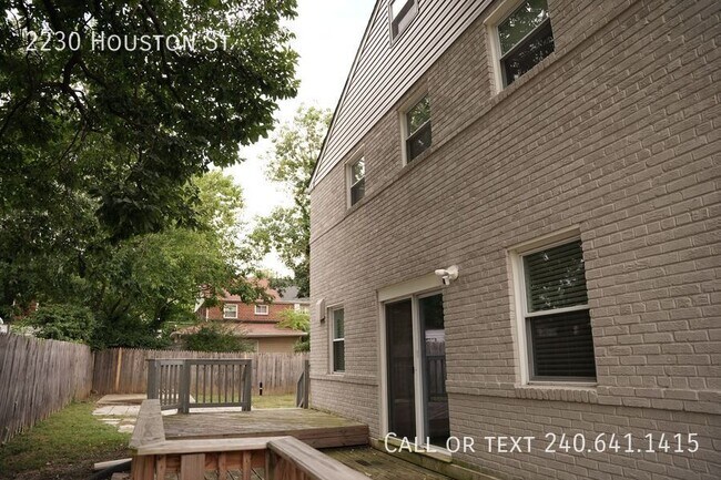 Building Photo - 2230 Houston St