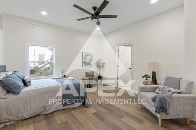 Building Photo - Stunning 4 Bd -3 Ba Single Family Home in ...