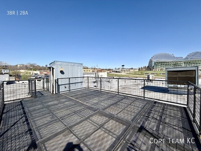 Building Photo - 1800 Central St