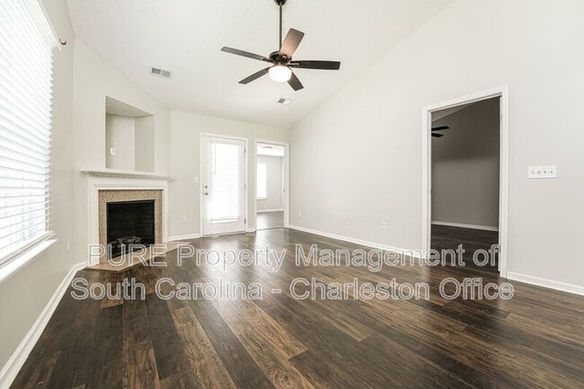 Building Photo - 7840 Park Gate Dr