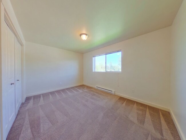 Building Photo - Centrally Located Second Floor 2b w/ Private Deck! Close to MSU & Downtown