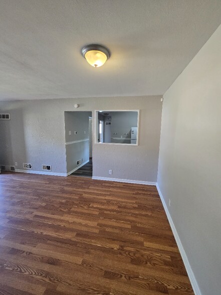 Building Photo - 514 Banavie Dr