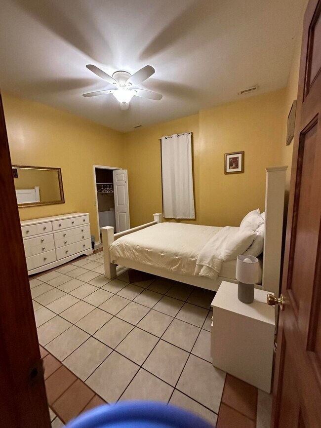 Building Photo - 646 Monmouth St