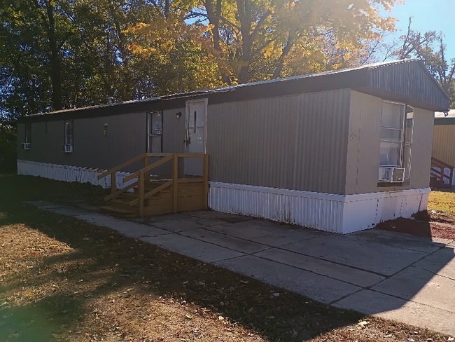 Building Photo - 29 Deerwood Park