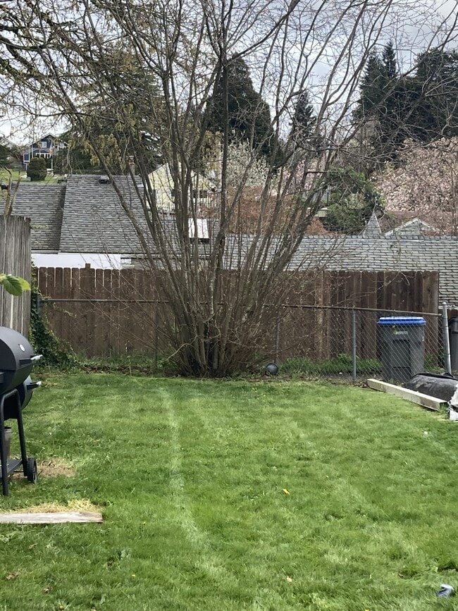 Building Photo - 1134 N Rainier Ave