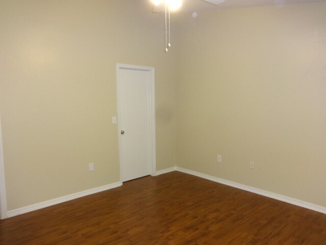 Building Photo - 215 Lookout Dr