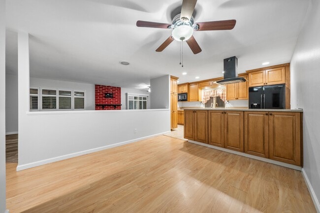 Building Photo - 9816 Costa Lago St