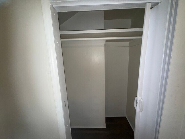 Building Photo - Open House Schedule Mon 9.1.25 @ 12:00pm, ...