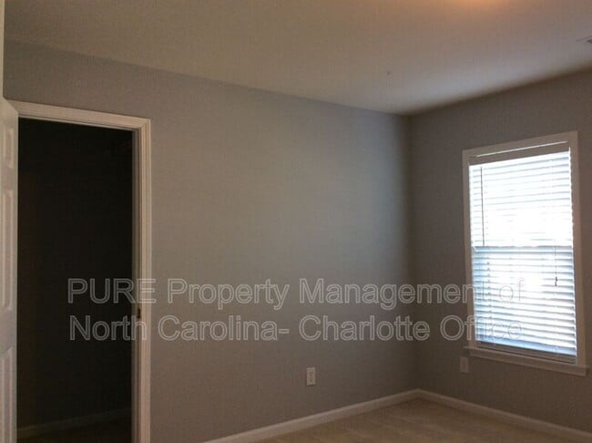 Building Photo - 7713 Noland Woods Dr