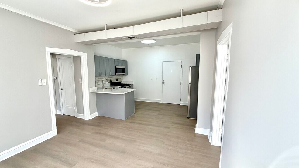 Building Photo - 802 N Bishop St