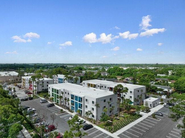 Building Photo - 4250 Lakewood Rd