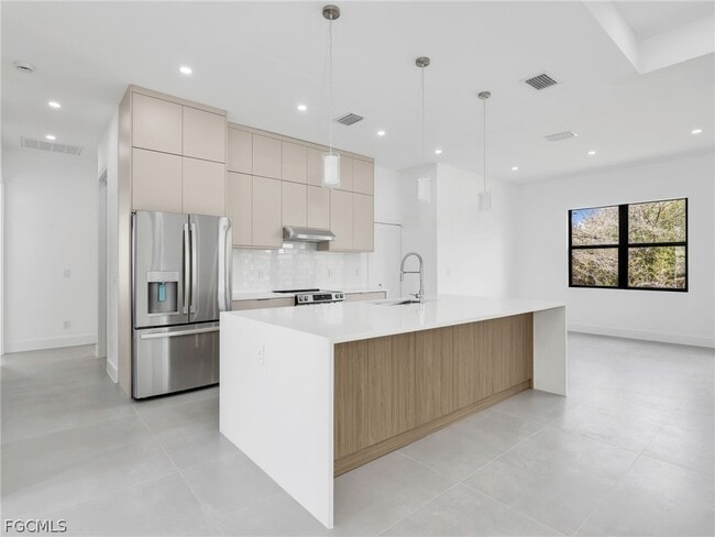 Building Photo - 6192 Kambach St