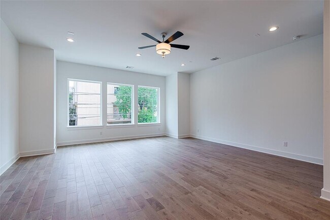 Building Photo - 5210 Schuler St