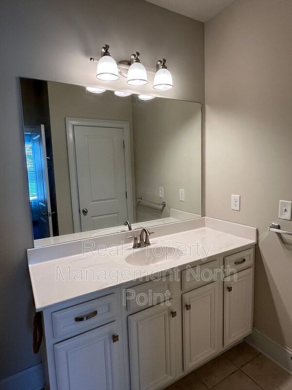 Building Photo - 184 Gray Trl