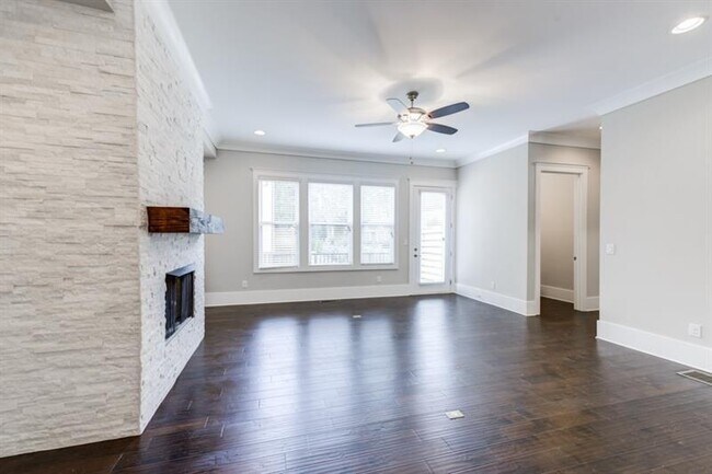 Building Photo - 4304 Walsh Dr