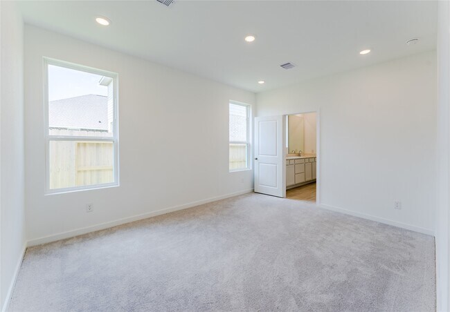 Building Photo - 6671 Iron Clover Dr