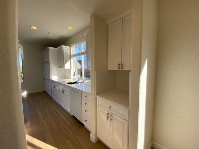 Building Photo - Gorgeous 4 Bedroom Carlsbad Home With A Stunning View and Solar!