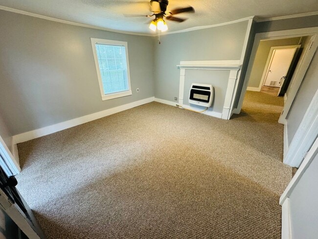 Building Photo - For Lease - 2 Bed, 1 Bath, 960 sq ft Home ...