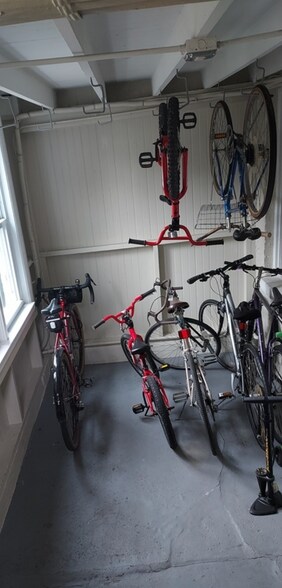 Building Photo - 3018 S Union Ave