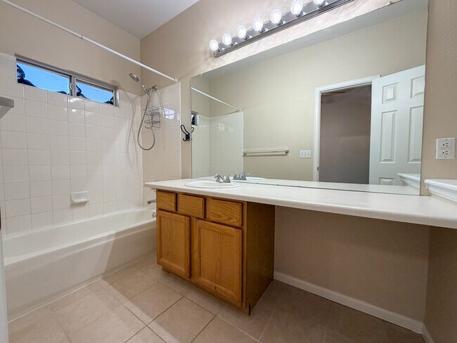 Building Photo - End-Unit Townhome in Littleton