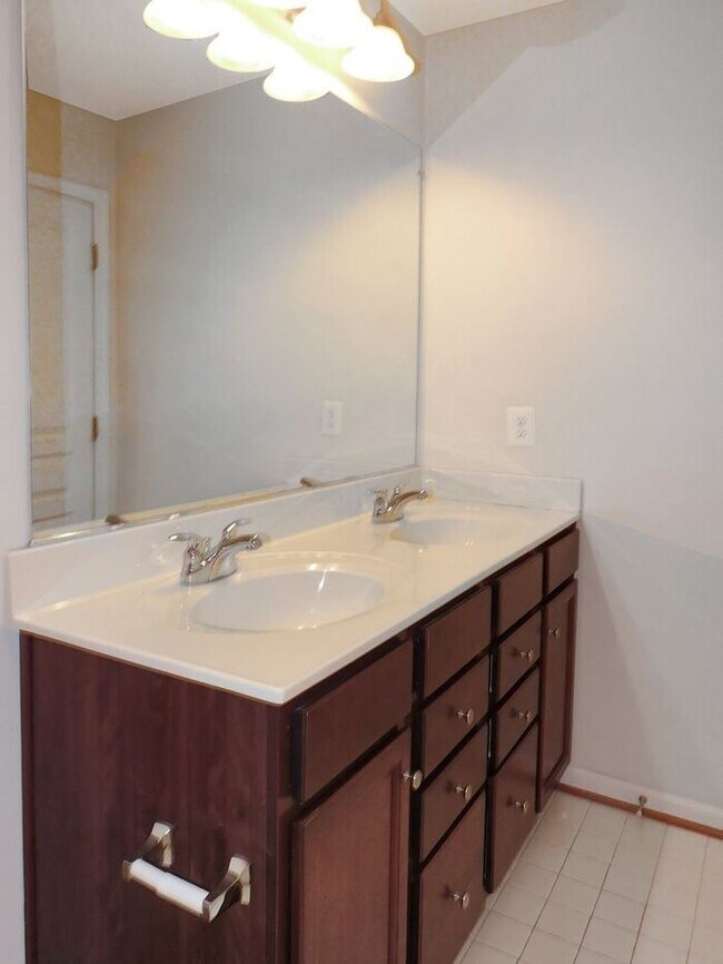 Building Photo - Pet Friendly 3 level End Unit Town Home wi...