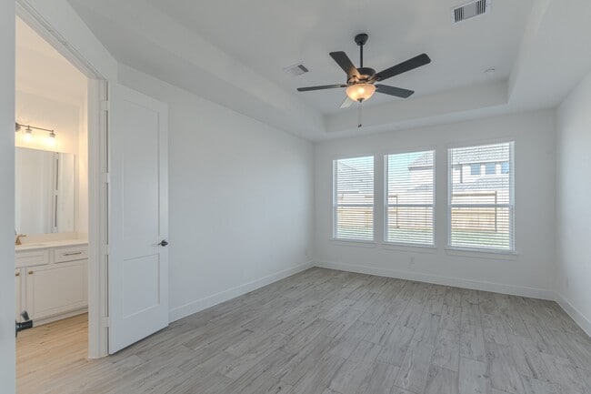 Building Photo - 9721 Roaring River Fls Ln