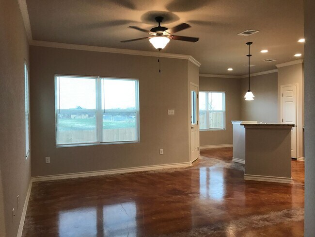 Building Photo - Townhome for rent