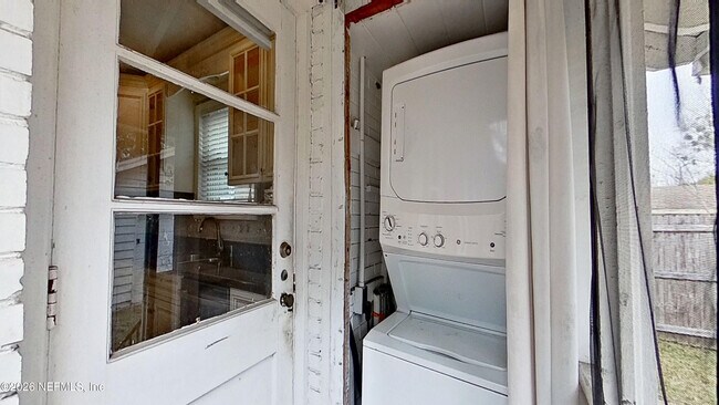 Building Photo - 2151 Traymore Rd