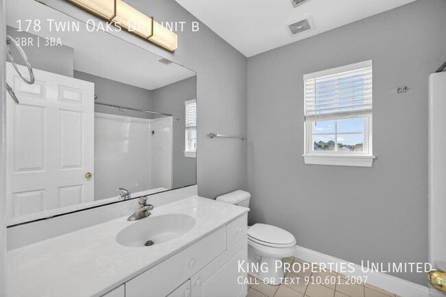 Building Photo - 178 Twin Oaks Dr