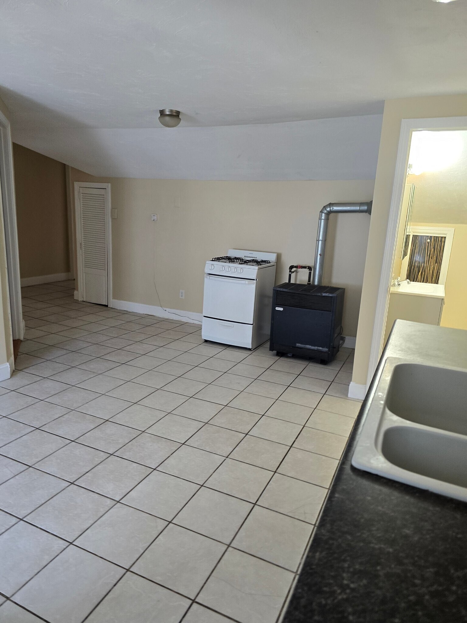 Building Photo - 27 Shelby St