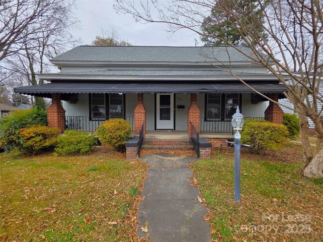 Building Photo - 222 W McCubbins St