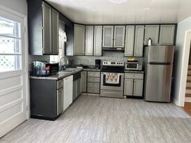 Ktchen - 2629 Commonwealth Dr