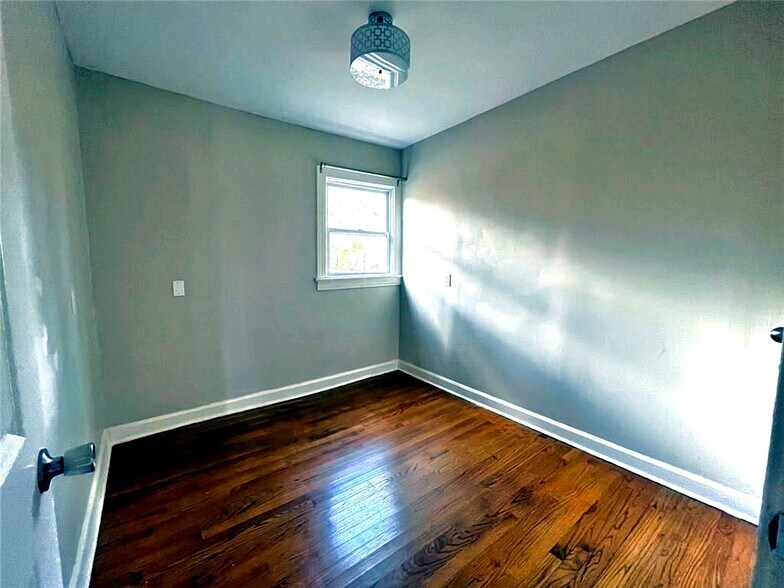 Building Photo - 1449 Lynford Dr SW