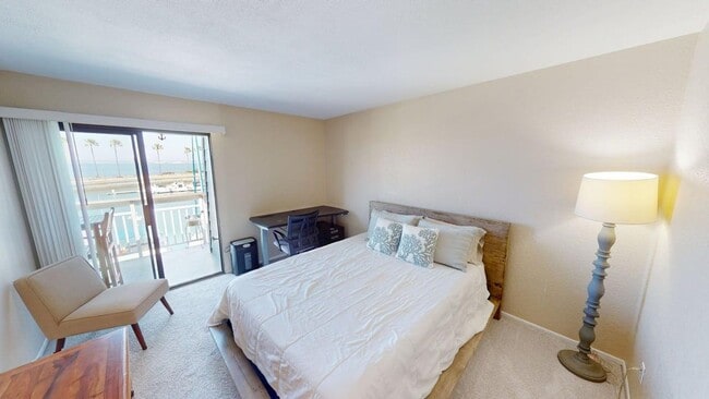 Building Photo - Stunning Bayfront 2/2.5 Condo in Montego Court