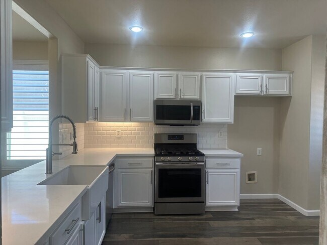 Building Photo - Single Story cul-de-sac 3Beds/2Bath Home i...