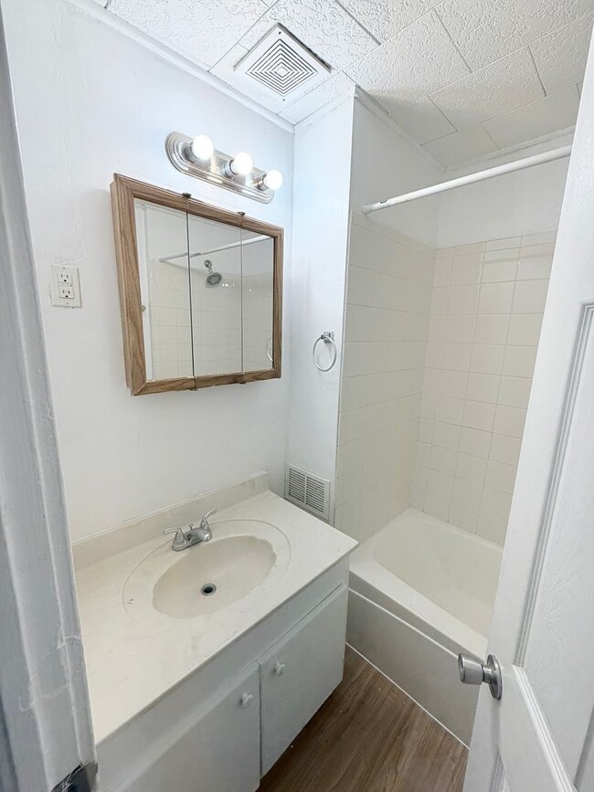 Building Photo - 2837 N 42nd St