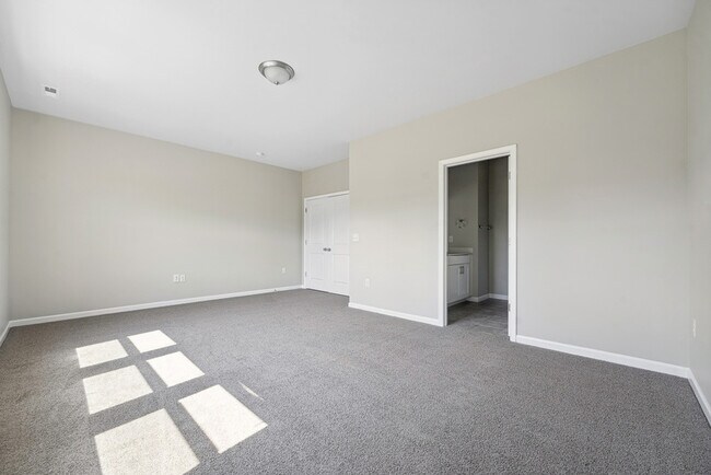 Building Photo - 171 Liam St