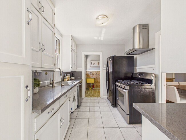 Building Photo - 1385 Kotenberg Ave