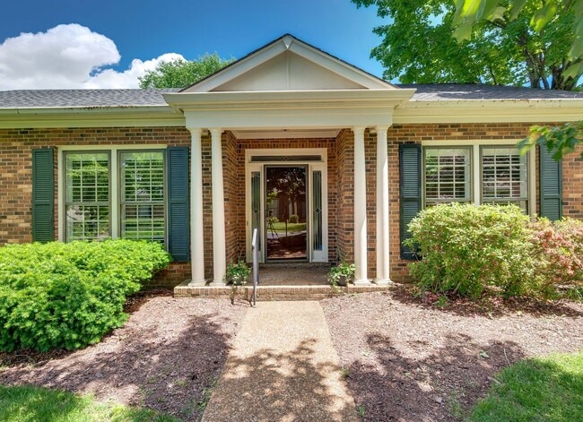Building Photo - Awesome 3BE/2BA home in the heart of Green...