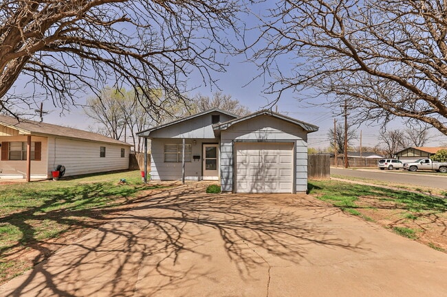 Building Photo - Cute 3 Bedroom 1 bathroom Home