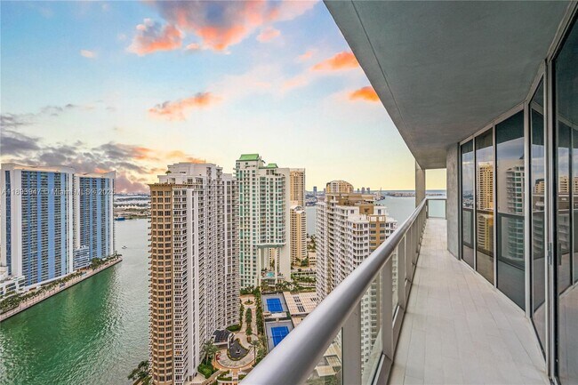 Building Photo - 495 Brickell Ave