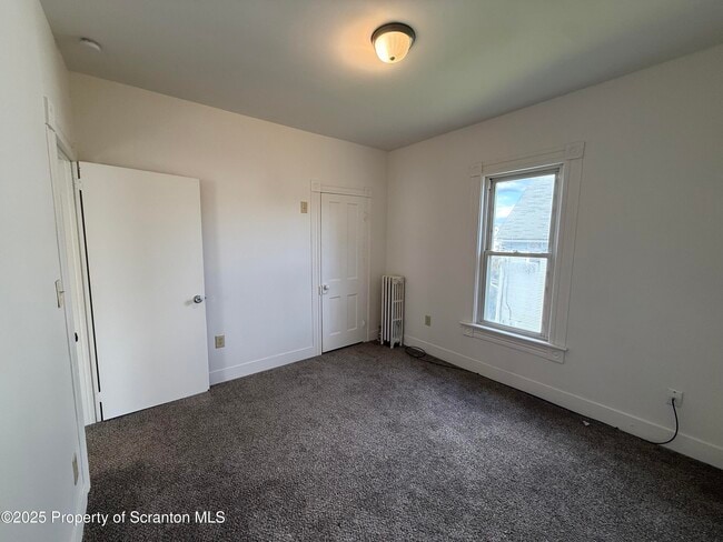 Building Photo - 729 W Locust St