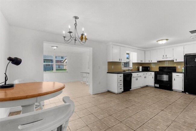 Building Photo - 5330 Poinsettia Dr