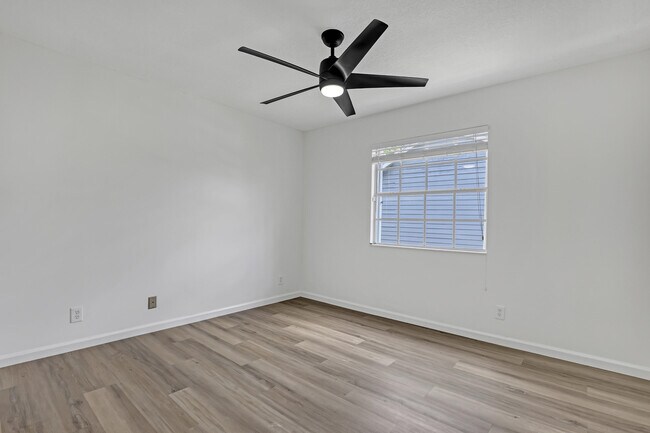 Building Photo - 935 Honeytree Ln