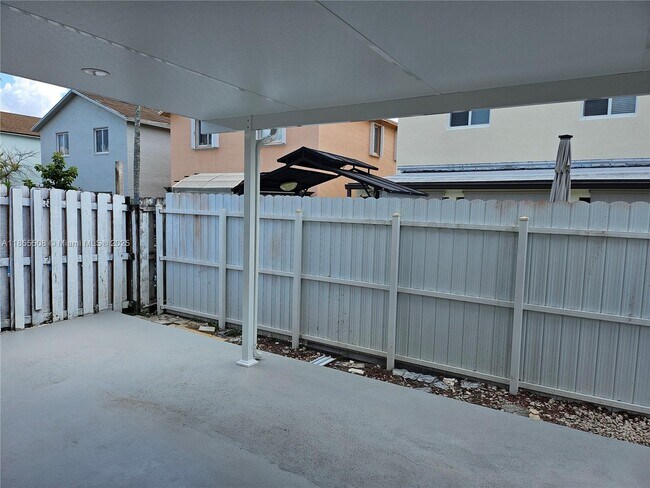 Building Photo - 16165 SW 139th Ave