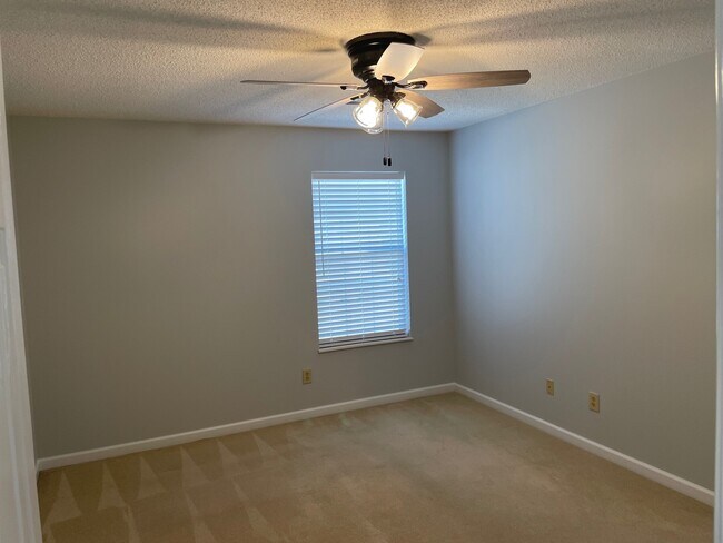 Master Bedroom - 7252 Lyngate Blvd